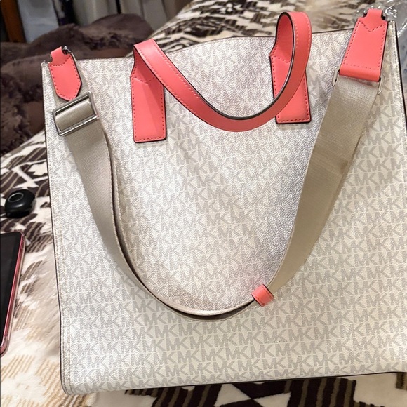 Michael Kors Cream and Pink Signature Tote - Picture 8 of 13